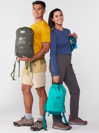 REI Co-op Flash 18 Pack - Latino Outdoors Edition 4