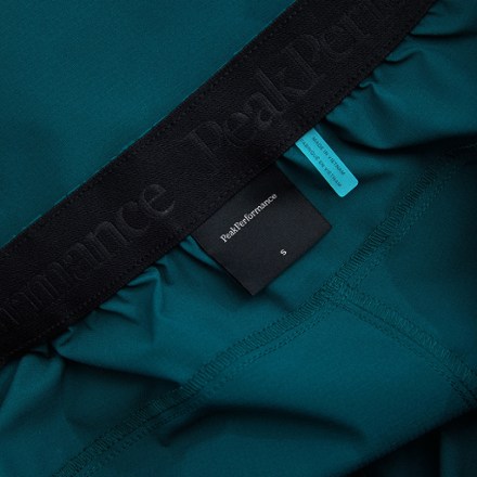 Peak Performance Outdoor Cargo Shorts - Women's 3