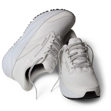 Brooks Ghost Max Slip Resistant Shoes - Men's 6