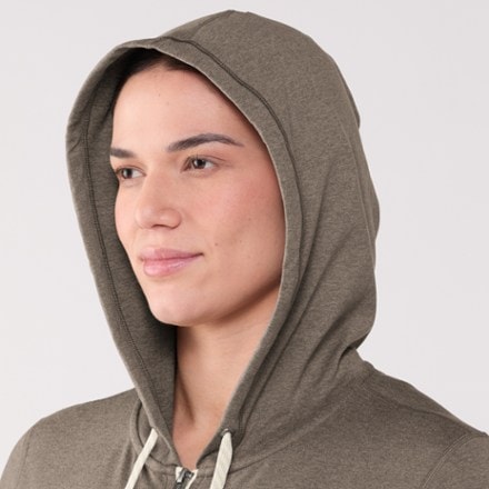 Vuori Halo Performance Hoodie 2.0 - Women's 4