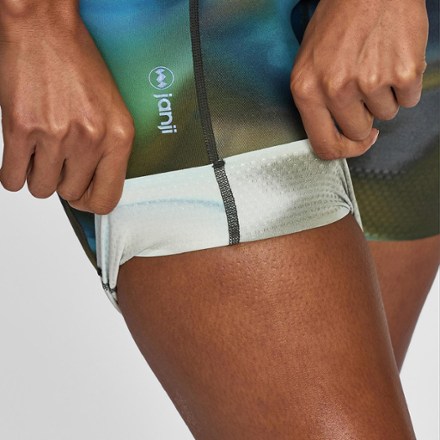 Janji Pace 7" Shorts - Women's 5