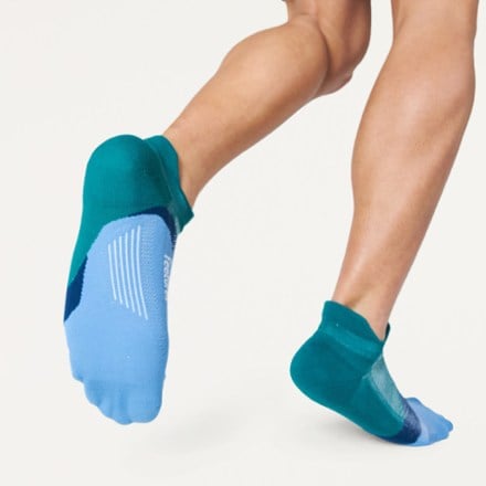 Feetures Elite Light Cushion No Show Tab Socks 2