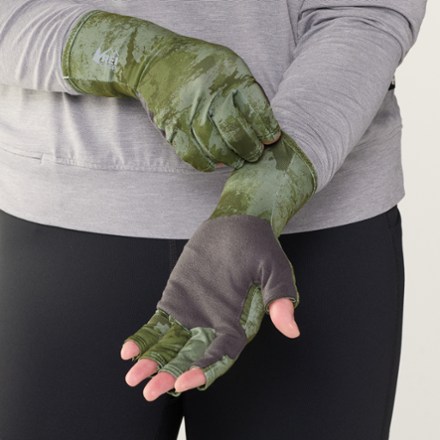 REI Co-op Active Pursuits Sun Gloves 1