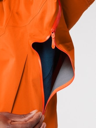 Arc'teryx Alpha SV Jacket - Men's 7