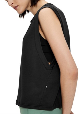On Focus Crop Top - Women's 4