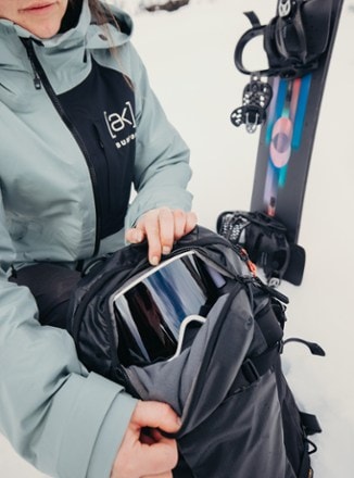Burton AK Dispatch 18L Snow Pack 2