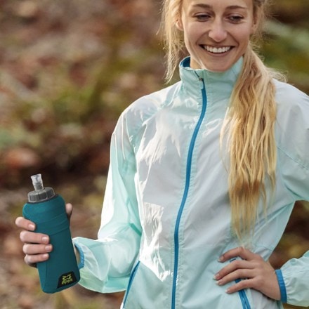 Amphipod Soft-Tech Luxe Soft Flask Handheld Water Bottle - 16 fl. oz. 2