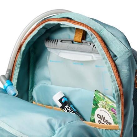 Cotopaxi Abierto 26 L Daypack Hydration reservoir and accessories not included