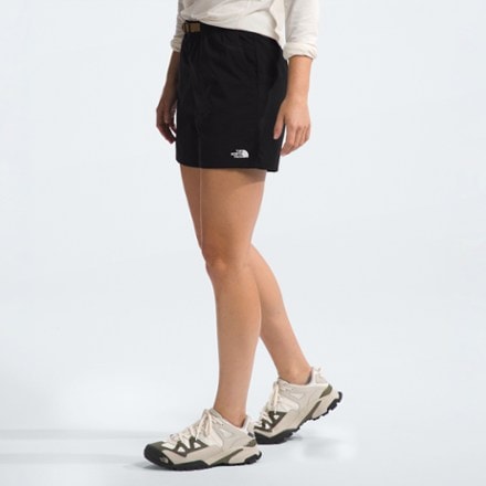 The North Face Class V Pathfinder Belt Shorts - Women's 4
