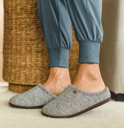 Freewaters Casa Slippers - Men's 5