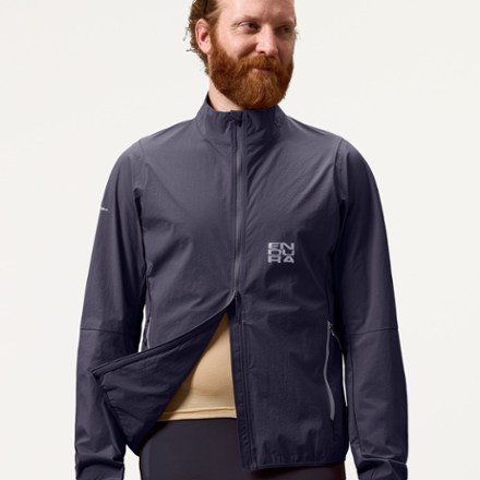 Endura Alltrack Ride Packable Cycling Jacket - Men's 4
