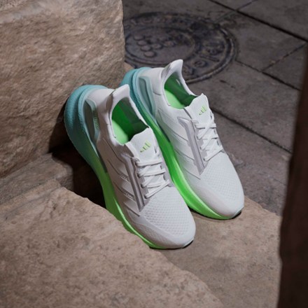 Location Image of color Ftwr White/Dash Grey/Lime