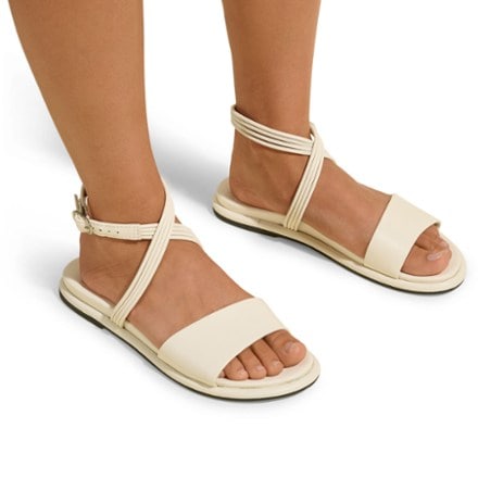 OluKai Tiare Wrap Sandals - Women's 4