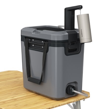 Dometic Recon 16 L Cooler Included faucet cap (bottle not included)