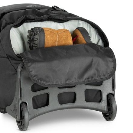 Osprey Soujourn Shuttle 130 Wheeled Duffel 6