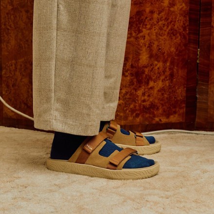 VEJA Arpoador Suede Sandals - Women's 3