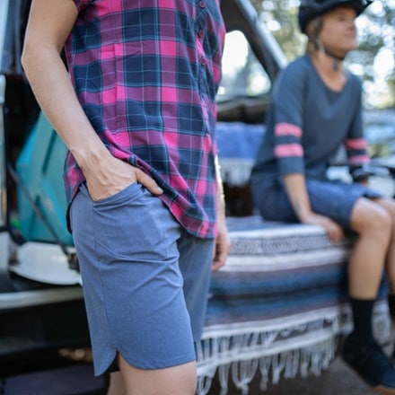 Flylow Sundown Bike Shorts - Women's 1