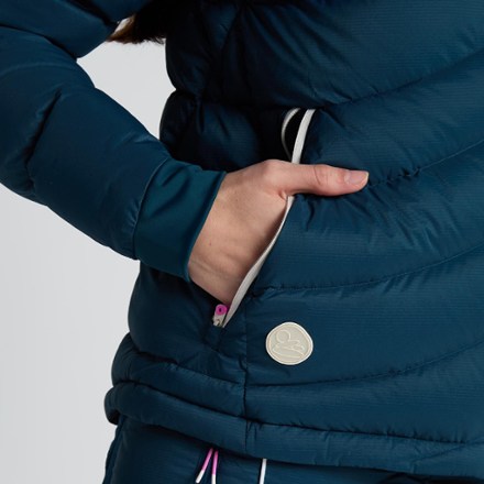 SENIQ Wild Puff Packable Down Hoodie - Women's 5