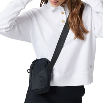 Vuori All Around Crossbody Bag 4
