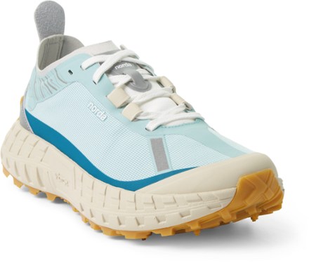 001 Trail-Running Shoes - Women's