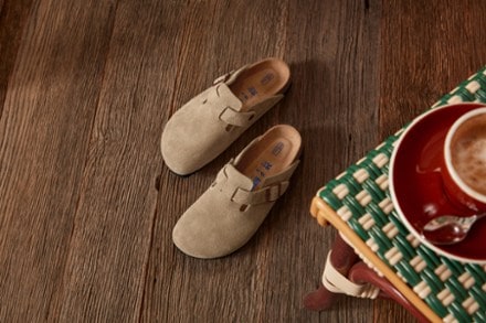 Location Image for Boston Soft Footbed Clogs - Women's