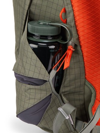 NEMO Resolve 15 L Endless Promise Technical Active Pack Water bottle pocket (Water bottle sold separately)