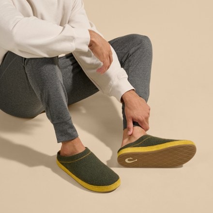 OluKai Hamani Hulu Slippers - Men's 5