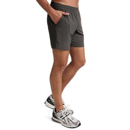 Beyond Yoga Long Run Unlined 7" Shorts - Men's 2
