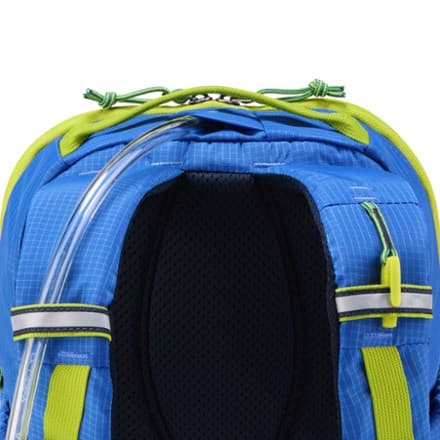 REI Co-op Tarn 12 Pack - Kids' Hydration port & tube routing