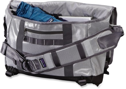 Patagonia Black Hole Messenger 22L Green Black FLGN Limited