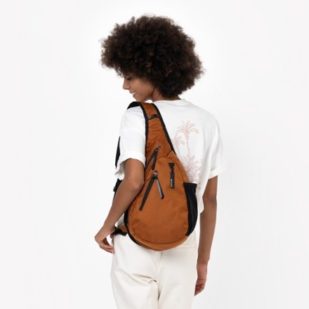 Sherpani Esprit AT Sling Bag 1