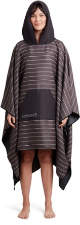 Nomadix Poncho Beach Towel - Pinner Black | REI Co-op