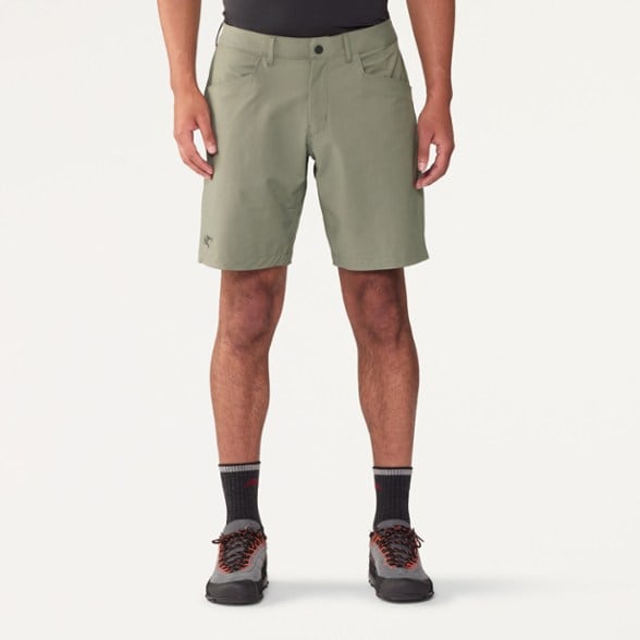 Model info: Height: 6'2" | Waist: 31" | Inseam: 33" | Wearing size: 34 IN Waist x 9 IN Inseam