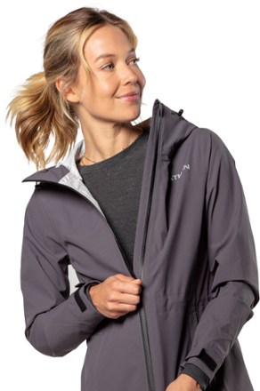 Nathan Protector Rain Jacket - Women's 4