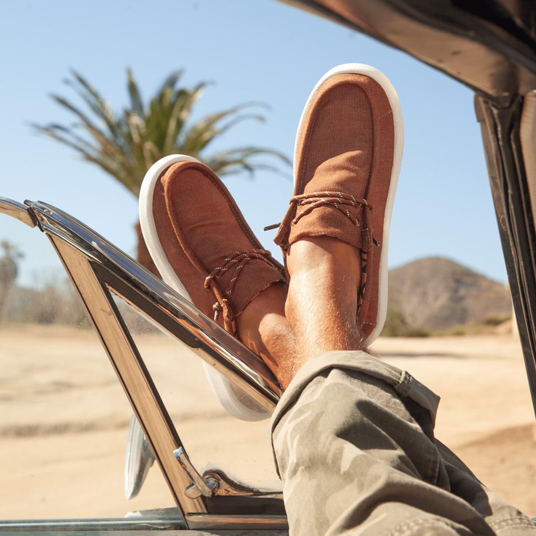 Location Image for Cloud9 Venture Lace-Up Shoes - Men's
