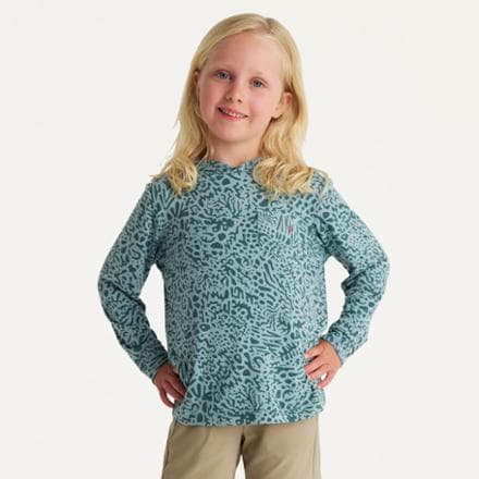 On Body Image of color Drifter Print Sea Pine