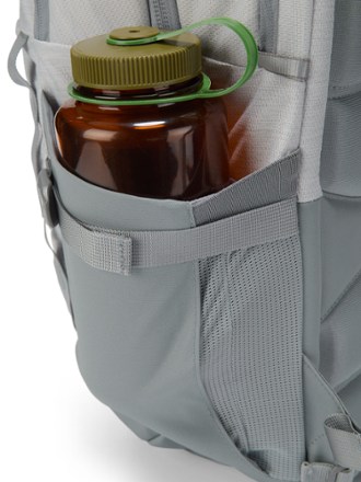 The North Face Recon Pack - Women's Water bottle pocket (Water bottle sold separately)