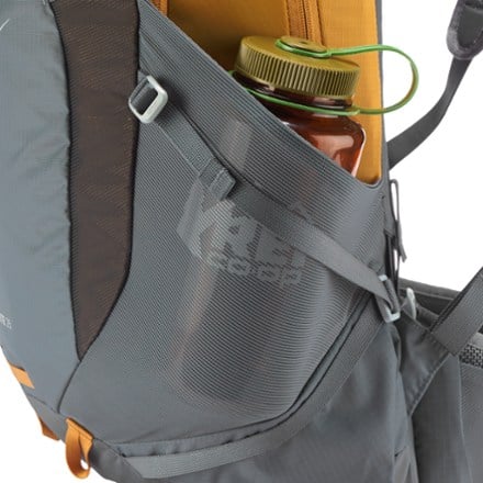 Osprey Sportlite 25 Pack Water bottle pocket (Water bottle sold separately)