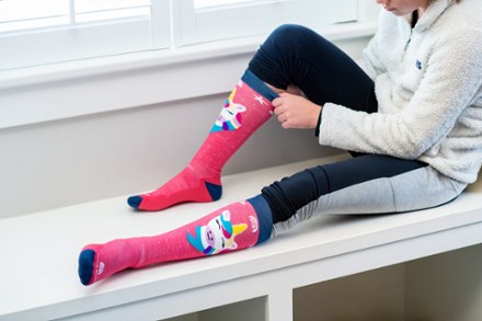 Darn Tough Magic Mountain Over-The-Calf Midweight Ski and Snowboard Socks - Kids' 4