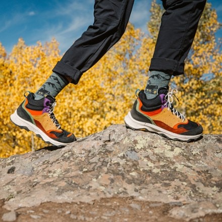 Darn Tough Hike Hike Hut Micro Crew Midweight Hiking Socks - Men's 2