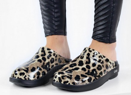 OOFOS OOCloog Clogs - Women's 7