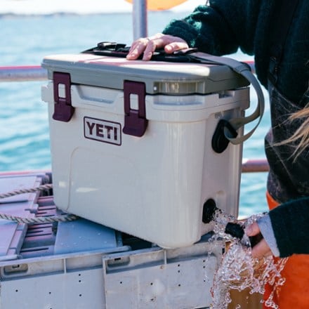 YETI Roadie 15 Hard Cooler 8