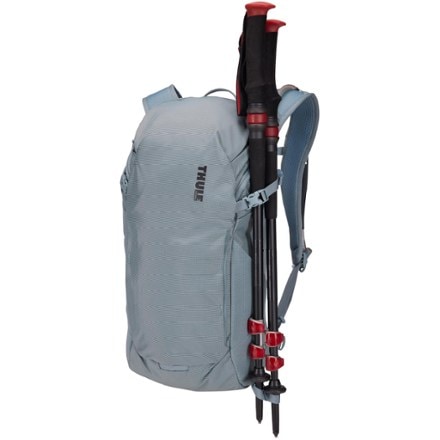 Thule AllTrail 16 L Hydration Pack Trekking poles not included