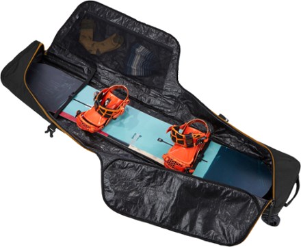 Thule RoundTrip Snowboard Roller Bag 1