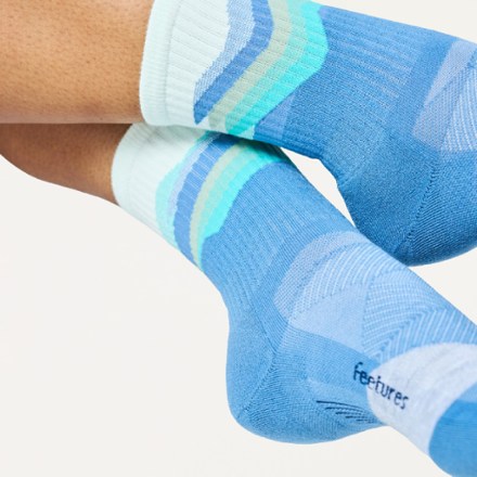 Feetures Trail Max Cushion Mini Crew Socks 2