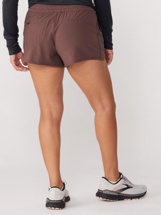 Vuori Dash 3" Shorts - Women's 2