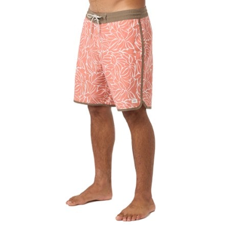 O'Neill Cruzer Scallop 18" Board Shorts - Men's 2