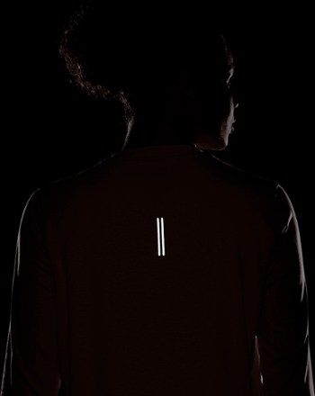 Nike Element Long-Sleeve Crew Running Top - Women's 6