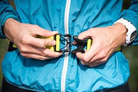 Nathan Peak Hydration Waist Pack In use (Black)