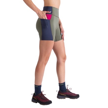 La Sportiva Cosmosis 6" Shorts - Women's 4